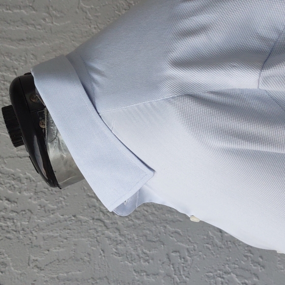 ISAIA (Napoli) Men's Solid Woven Luxury Dress Shirt. - Picture 17 of 17